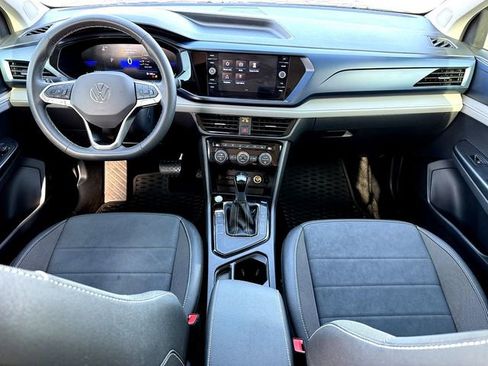 Used 2024 Volkswagen Taos SE w/ Panoramic Sunroof Package image 25