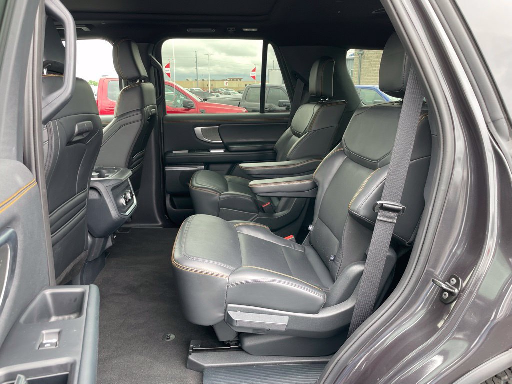 Used 2025 Ford Expedition Tremor AWD/4WD image 8