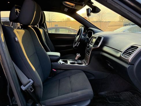 Used 2016 Jeep Grand Cherokee Laredo image 18