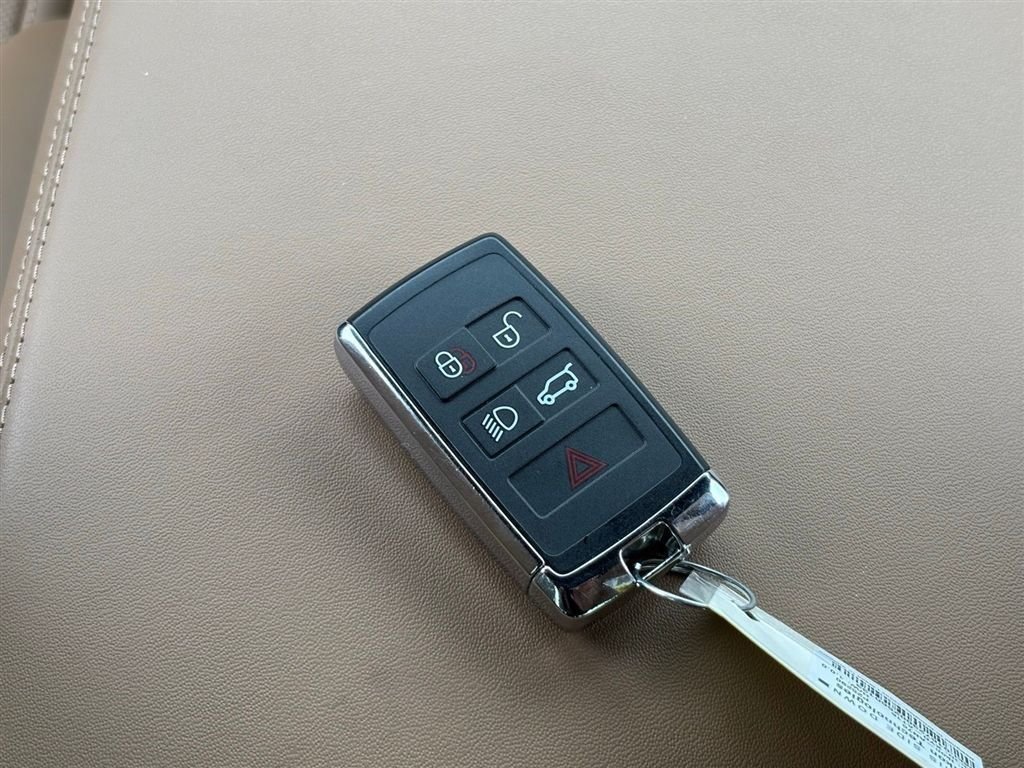 Used 2025 Land Rover Range Rover SE AWD/4WD image 27