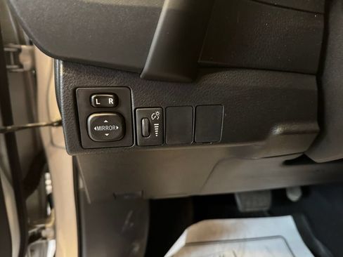 Used 2019 Toyota Corolla SE FWD image 18