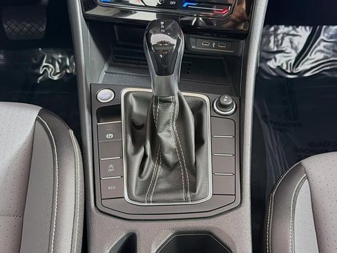 Used 2025 Volkswagen Jetta SE FWD image 17