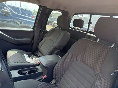 Used 2014 Nissan Frontier SV RWD image 2