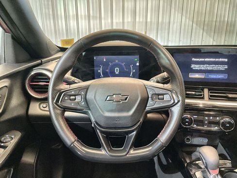 Used 2024 Chevrolet Trax RS w/ Sunroof Package image 11