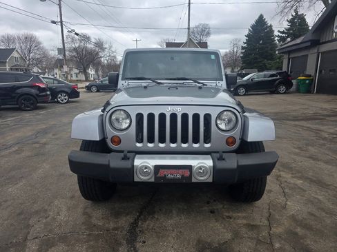 Used 2013 Jeep Wrangler Unlimited Sahara w/ Connectivity Group AWD/4WD image 5