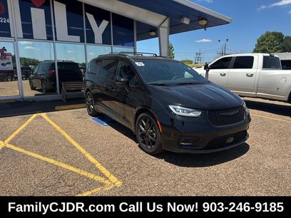 Used 2025 Chrysler Pacifica Limited