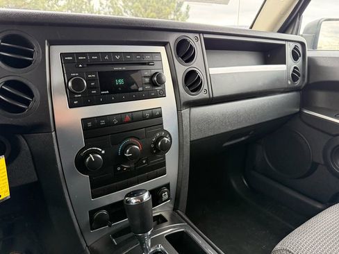 Used 2008 Jeep Commander Sport image 27