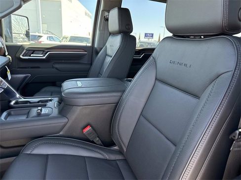 New 2026 GMC Sierra 2500 Denali w/ Denali Reserve Package image 18
