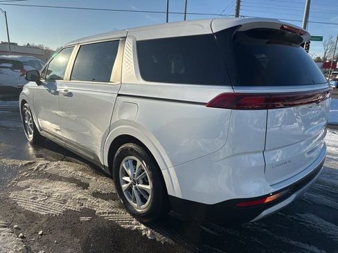 Used 2024 Kia Carnival LX image 5