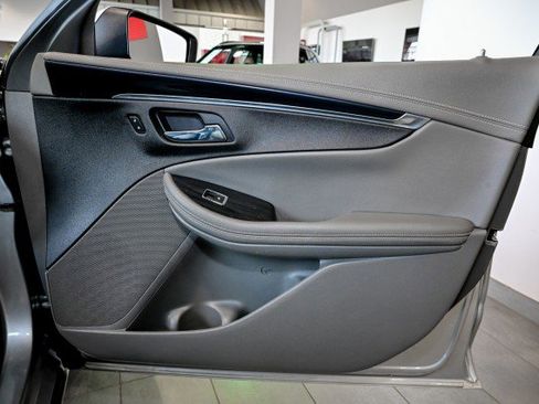 Used 2019 Chevrolet Impala LT FWD image 30