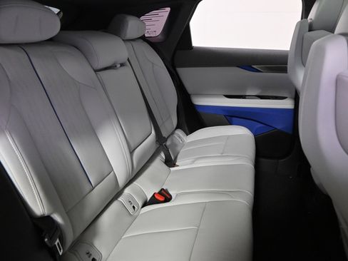 New 2026 Cadillac Optiq Luxury 2 image 18