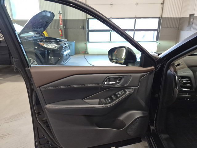 Certified 2023 Nissan Rogue SV w/ SV Premium B Package AWD/4WD image 10