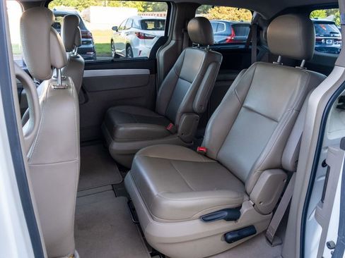 Used 2012 Volkswagen Routan SE image 23