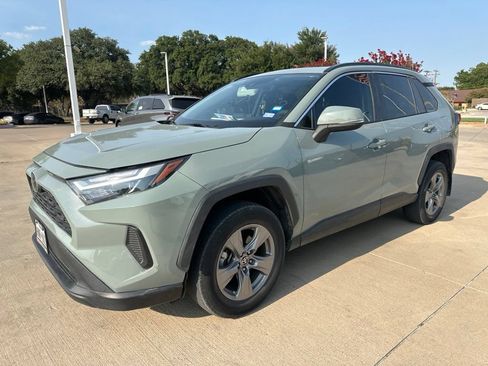 Used 2022 Toyota RAV4 XLE FWD image 1