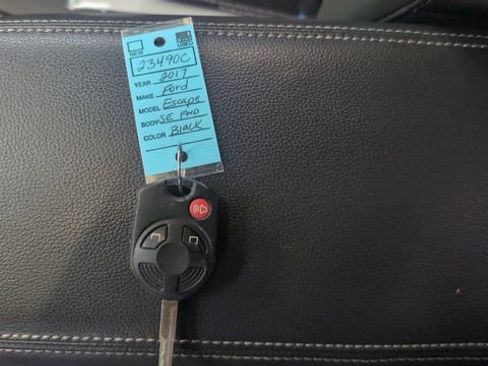 Used 2017 Ford Escape SE image 24