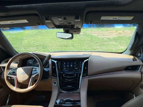 Used 2017 Cadillac Escalade Platinum AWD/4WD image 13