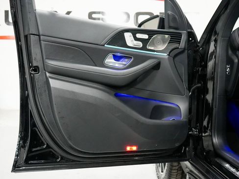 Used 2024 Mercedes-Benz GLS 580 4MATIC image 23