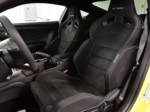 Used 2016 Ford Mustang Shelby GT350 w/ Track Package image 25