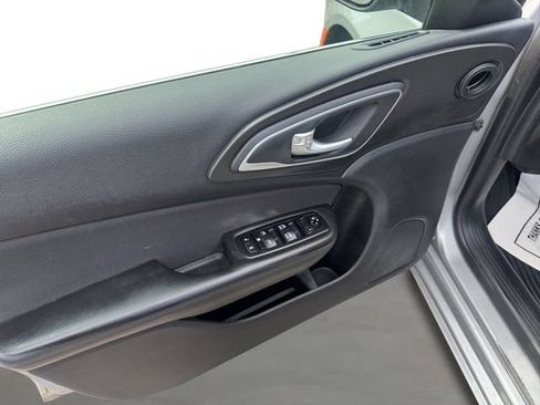 Used 2015 Chrysler 200 Limited w/ Convenience Group FWD image 11