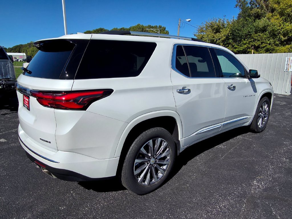 Used 2023 Chevrolet Traverse Premier FWD image 8
