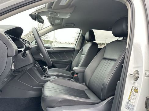Used 2022 Volkswagen Tiguan SE image 11