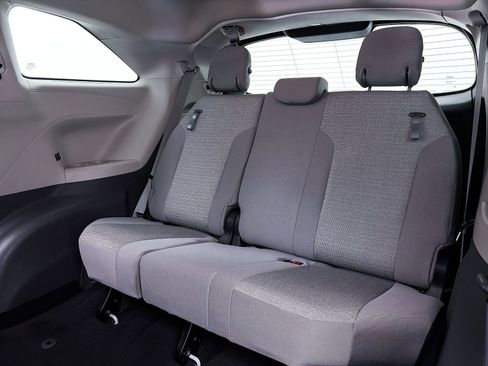 Used 2022 Toyota Sienna LE FWD image 38