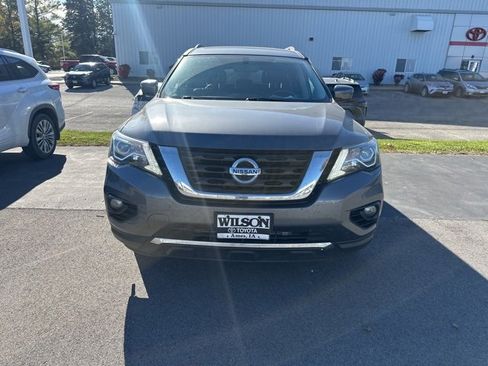 Used 2017 Nissan Pathfinder Platinum w/ Family Entertainment Package image 4