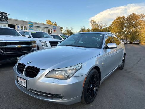 Used 2009 BMW 528i xDrive Sedan AWD/4WD image 4