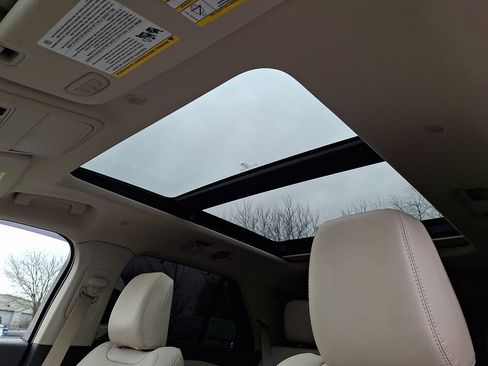 Used 2022 Ford Explorer Platinum w/ Technology Package image 15