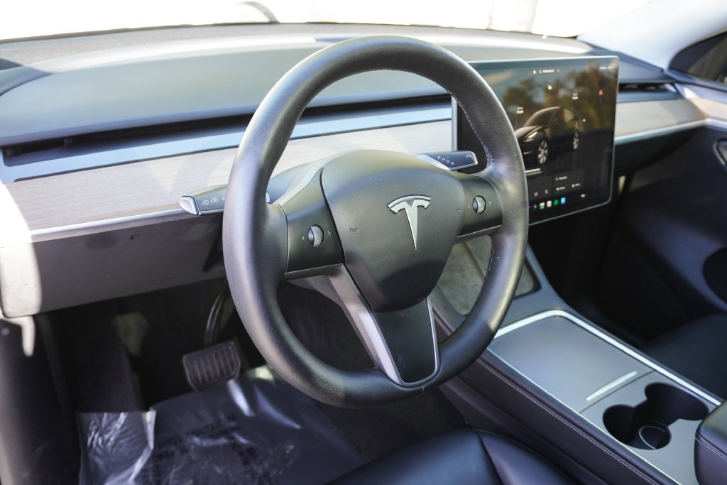 Used 2024 Tesla Model Y Long Range AWD/4WD image 19