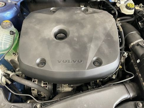 Used 2021 Volvo XC40 T5 R-Design w/ Advanced Package image 10