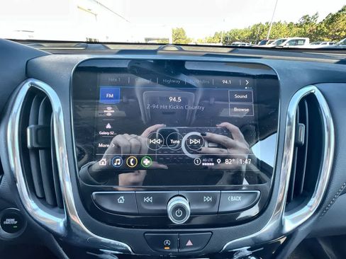 Used 2023 Chevrolet Equinox Premier image 13