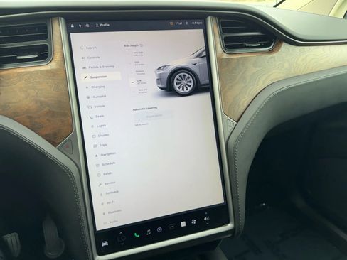 Used 2018 Tesla Model X 75D image 42