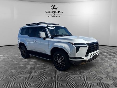 Used 2024 Lexus GX 550 w/ Accessory Package (Z1) image 2