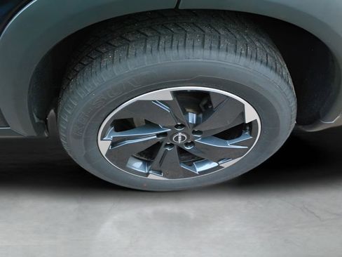 Used 2025 Nissan Rogue SV AWD/4WD image 30