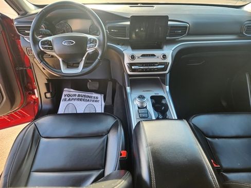 Used 2021 Ford Explorer XLT w/ Equipment Group 202A image 8