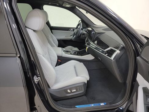 Used 2025 BMW X5 xDrive50e w/ M Sport Package image 8