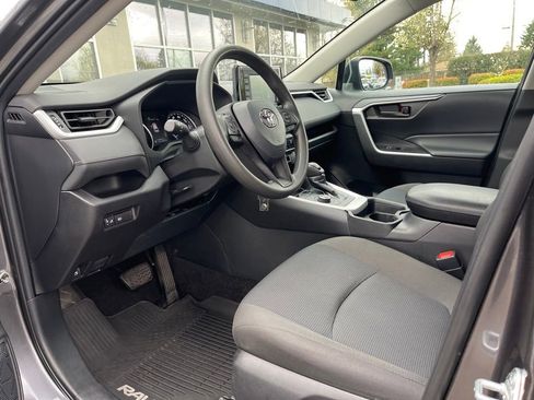Used 2021 Toyota RAV4 LE image 11