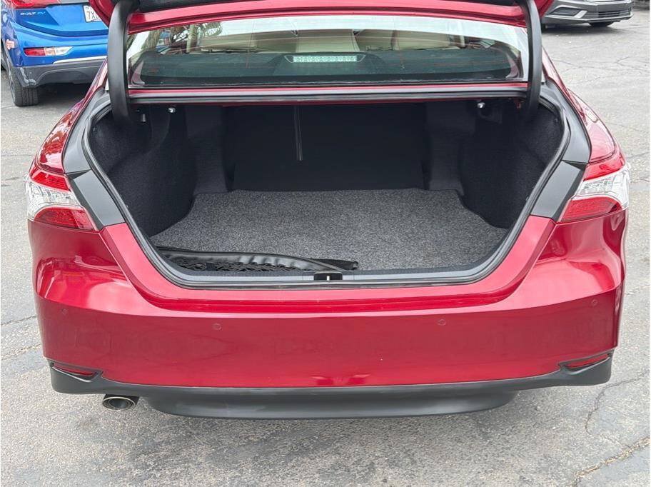 Used 2018 Toyota Camry XLE FWD image 23