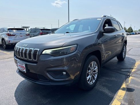 Used 2019 Jeep Cherokee Latitude Plus w/ Cold Weather Group AWD/4WD image 10