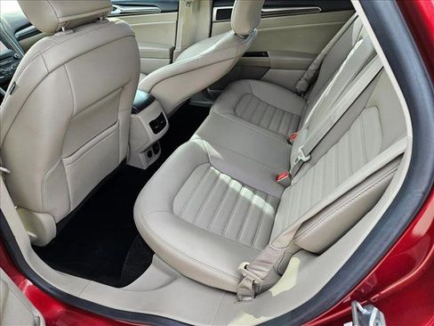Used 2017 Ford Fusion SE w/ Fusion SE Technology Package FWD image 18