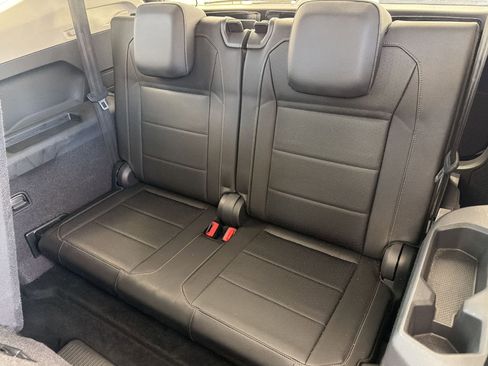 Used 2019 Volkswagen Tiguan SE w/ Panoramic Sunroof Package image 32