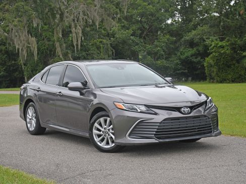 Used 2023 Toyota Camry LE image 6