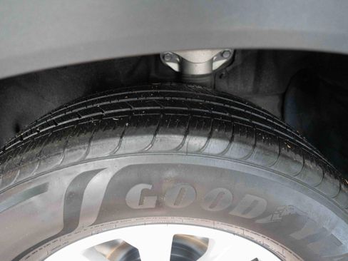 Used 2024 Toyota Grand Highlander XLE image 31