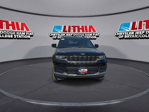 New 2026 Jeep Grand Cherokee L Laredo image 3