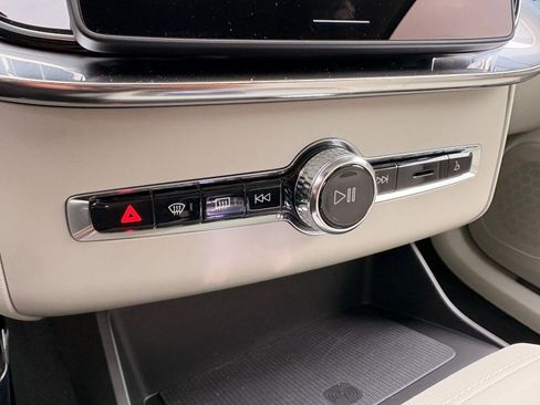 New 2026 Volvo XC90 T8 Ultra w/ Protection Package Premier image 18