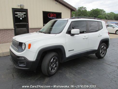 Used 2016 Jeep Renegade Latitude AWD/4WD image 3