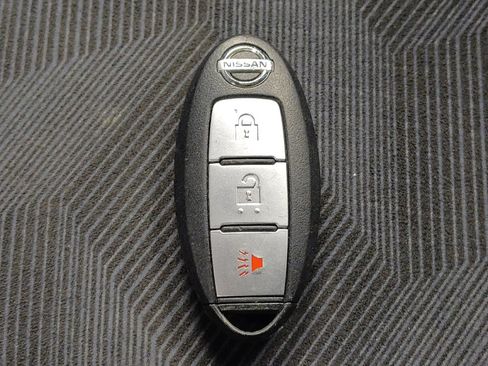 Used 2015 Nissan Rogue SV FWD image 32