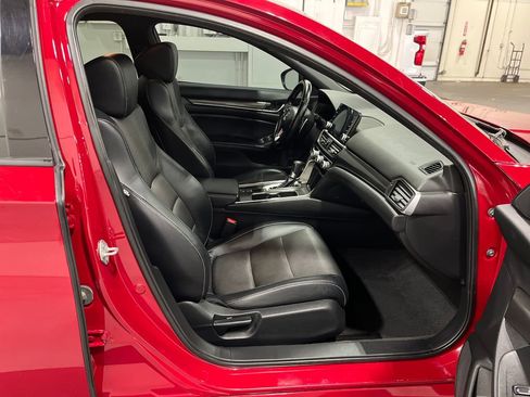 Used 2018 Honda Accord Sport image 29