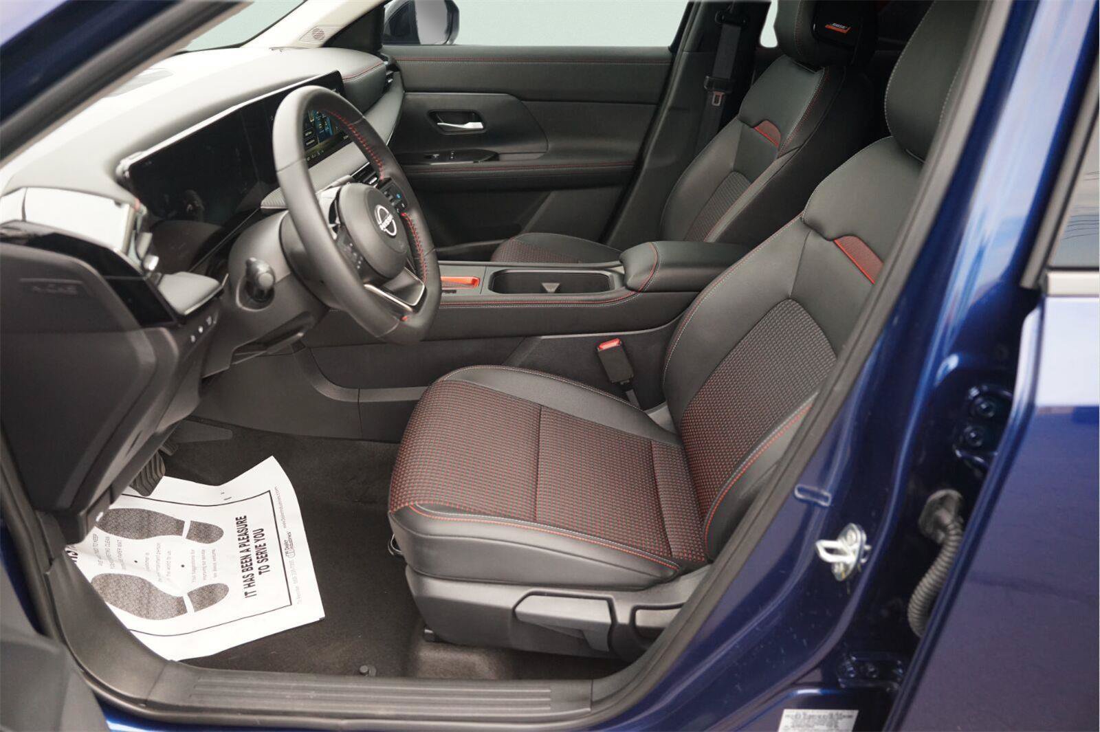 Used 2026 Nissan Kicks SR w/ SR Premium Package FWD image 9